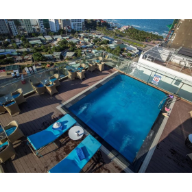 애덜린 호텔 앤 스위트